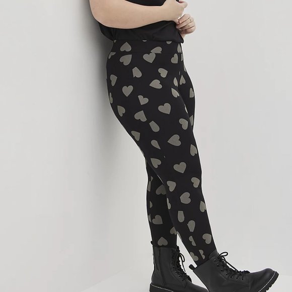 Torrid Premium Heart Print Leggings Plus Size 1X - Picture 1 of 3